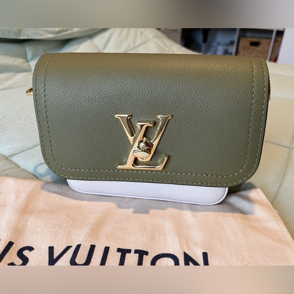 AUTHENTIC LOCKME TENDER LOUIS VUITTON BAG - Picture 3 of 13